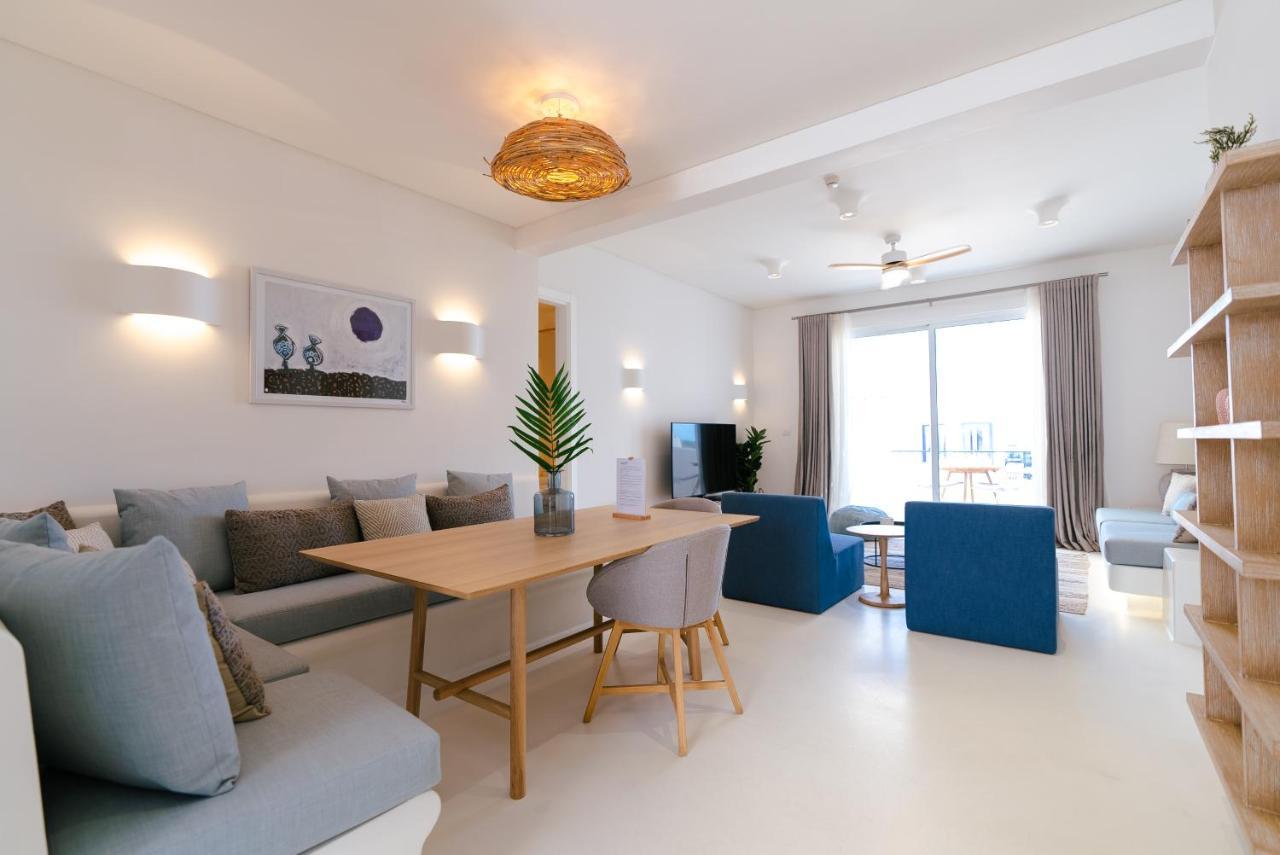 Cloud 7 Residences Ayla Aqaba Exterior foto A living room