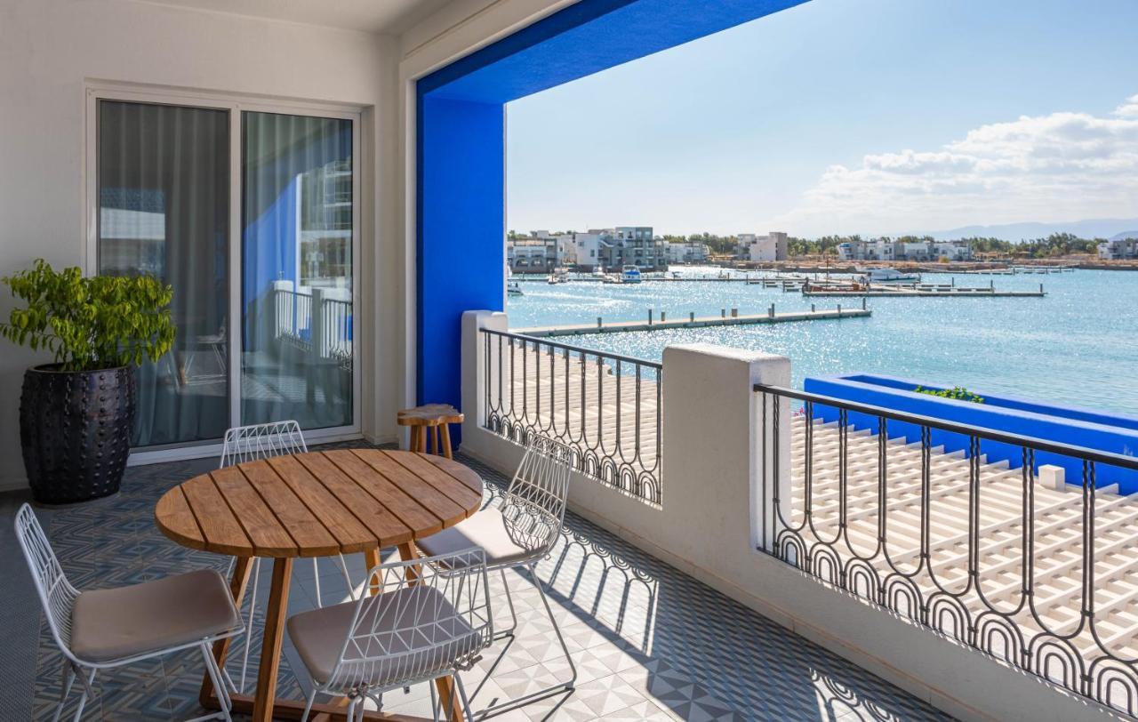 Cloud 7 Residences Ayla Aqaba Exterior foto A balcony