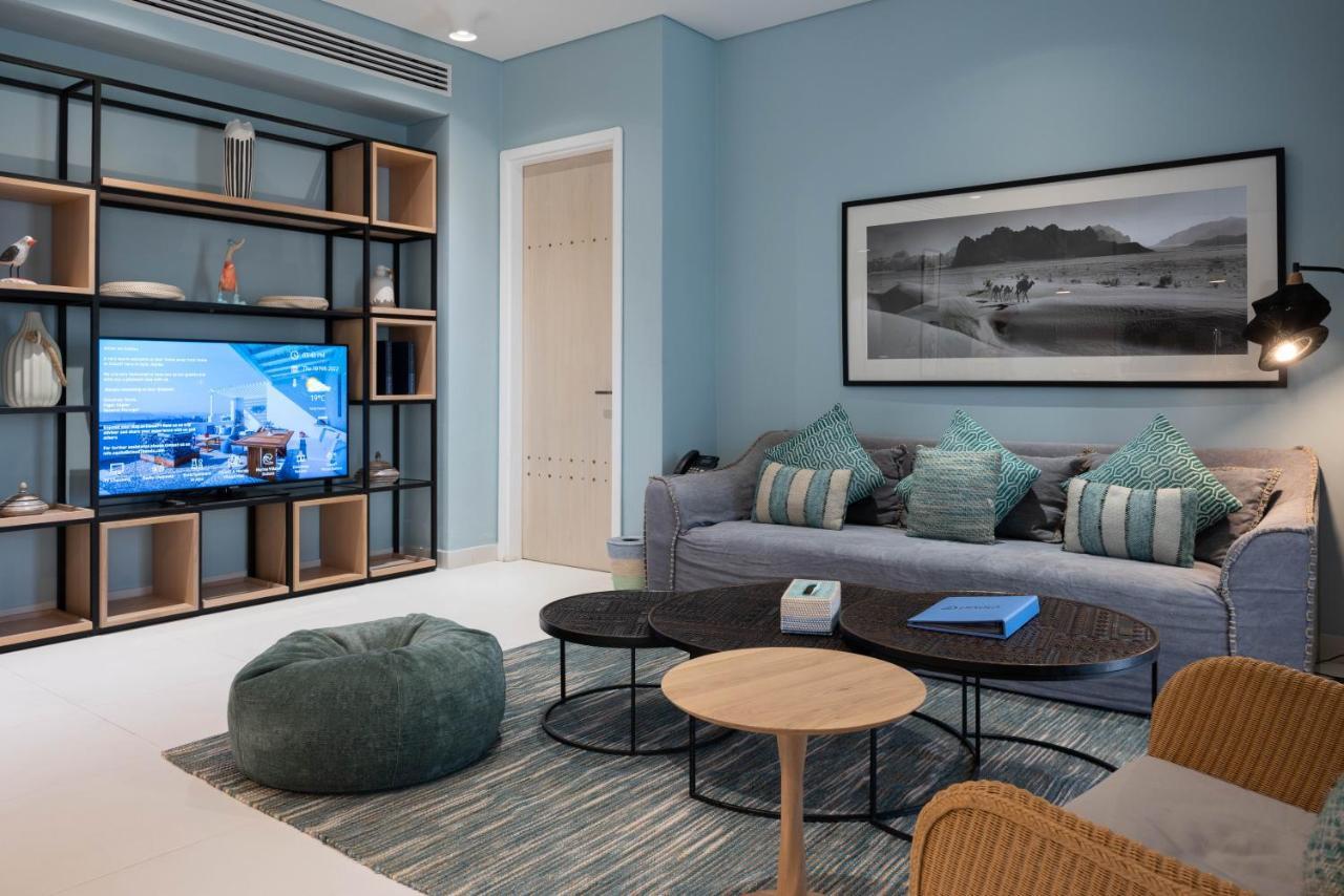 Cloud 7 Residences Ayla Aqaba Exterior foto A living room